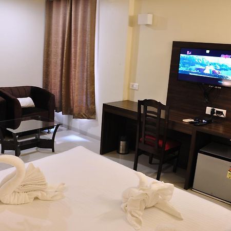 Royal Inn Khandwa Bagian luar foto