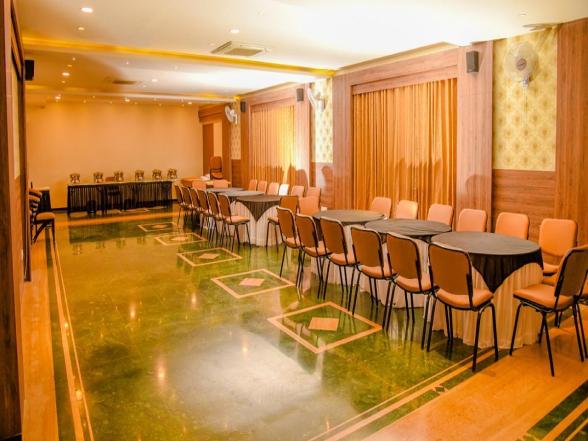 Royal Inn Khandwa Bagian luar foto