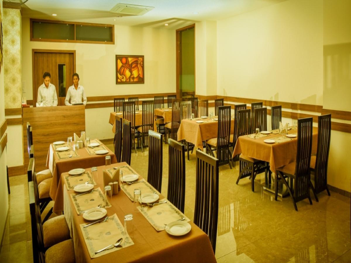 Royal Inn Khandwa Bagian luar foto