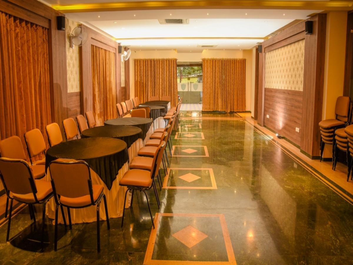 Royal Inn Khandwa Bagian luar foto