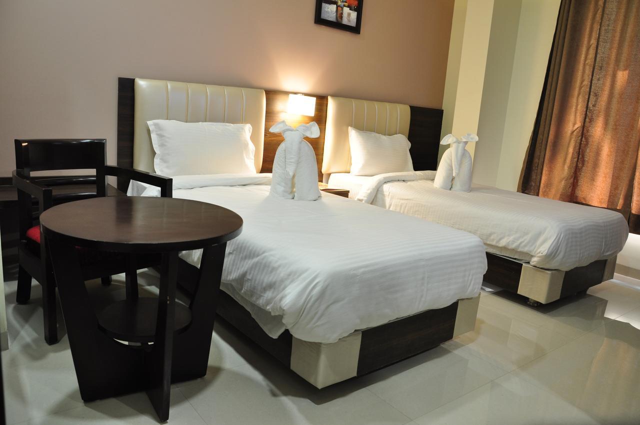 Royal Inn Khandwa Bagian luar foto