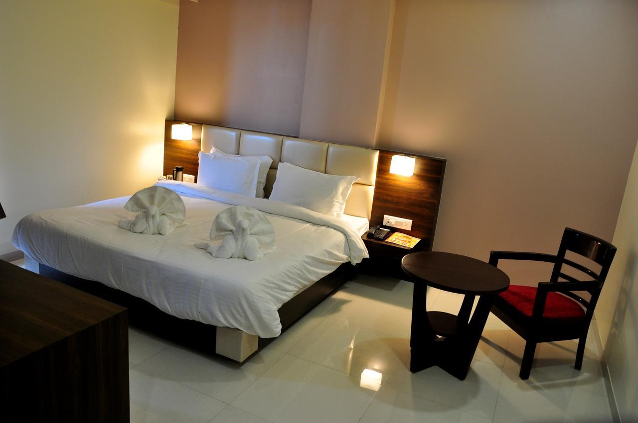 Royal Inn Khandwa Bagian luar foto