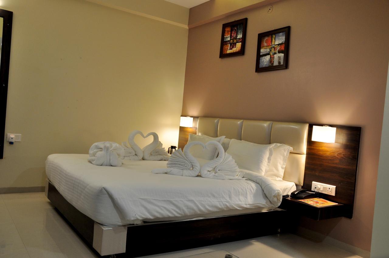 Royal Inn Khandwa Bagian luar foto