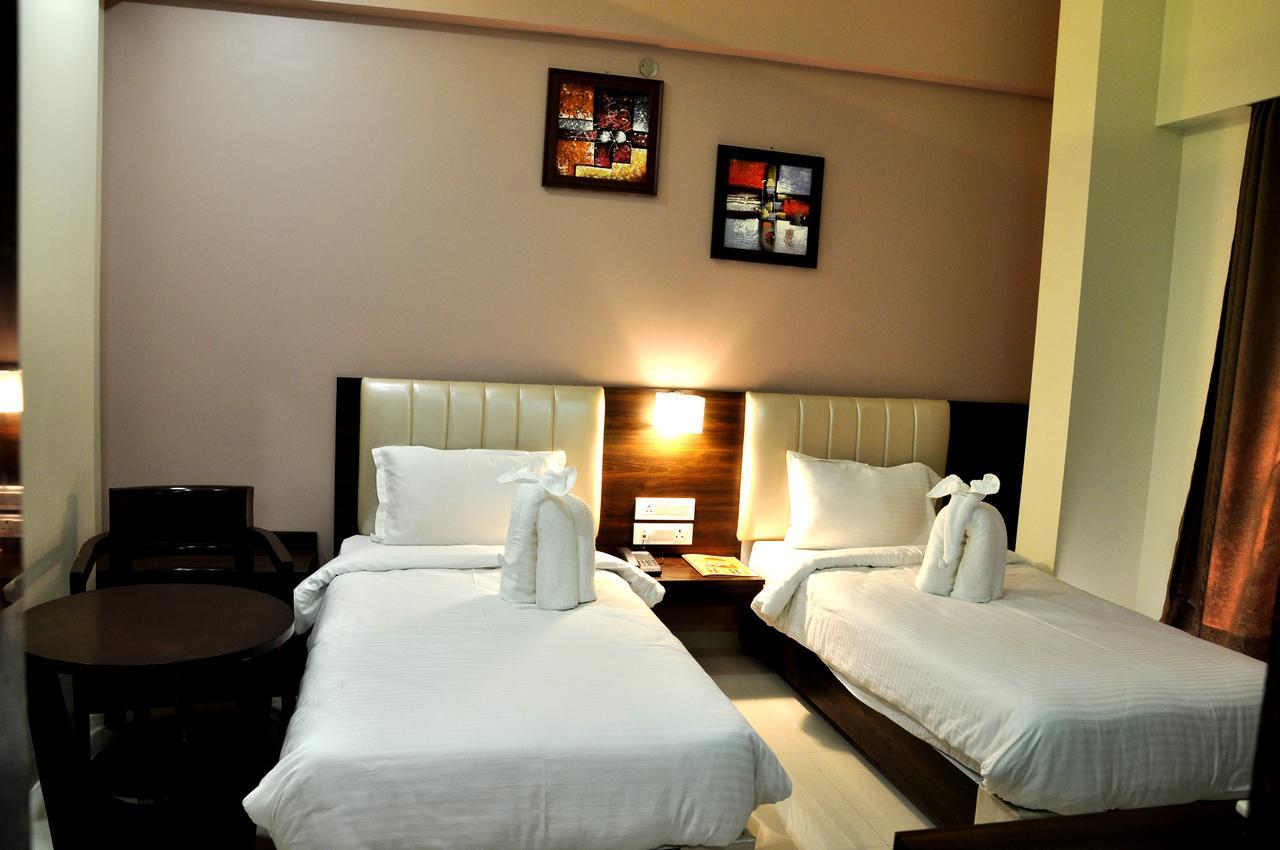 Royal Inn Khandwa Bagian luar foto