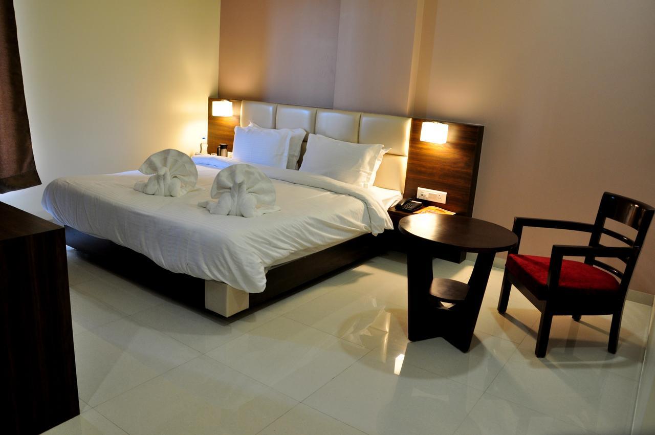 Royal Inn Khandwa Bagian luar foto